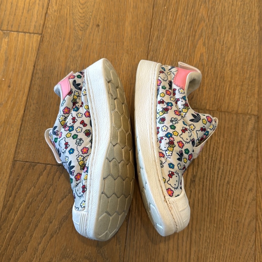 Adidas x Hello Kitty Superstar 360 - 12.5 - Picture 2 of 5